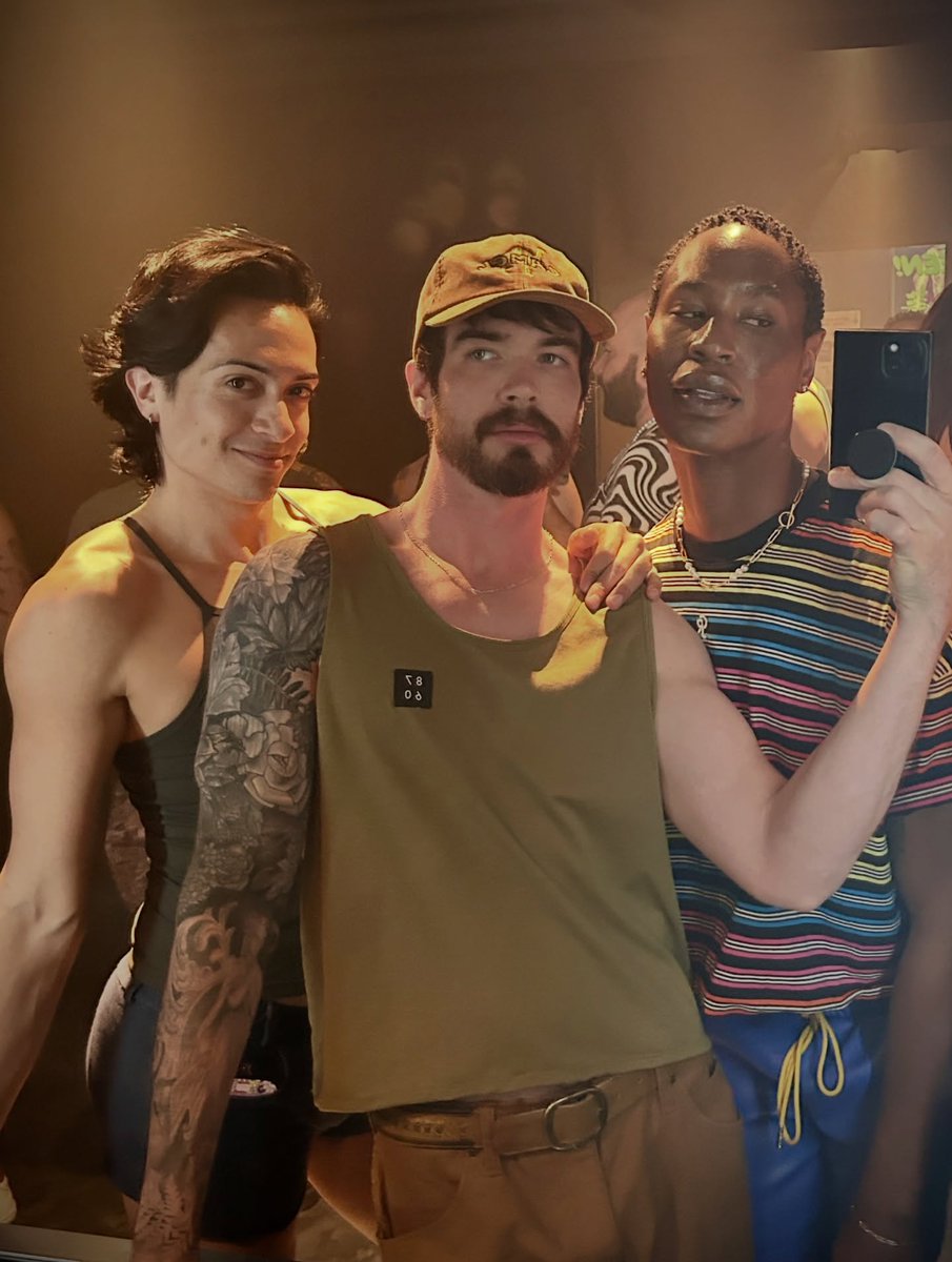Drag Base tweet media
