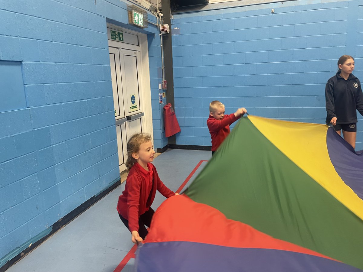 MessingPrimary's tweet photo. We had a great time at Thurstable School trying out a range of sports including curling, cricket and volleyball. Our children were also praised for always saying thank you 👏🏼 👏🏼 https://t.co/a7vFLVHoYV