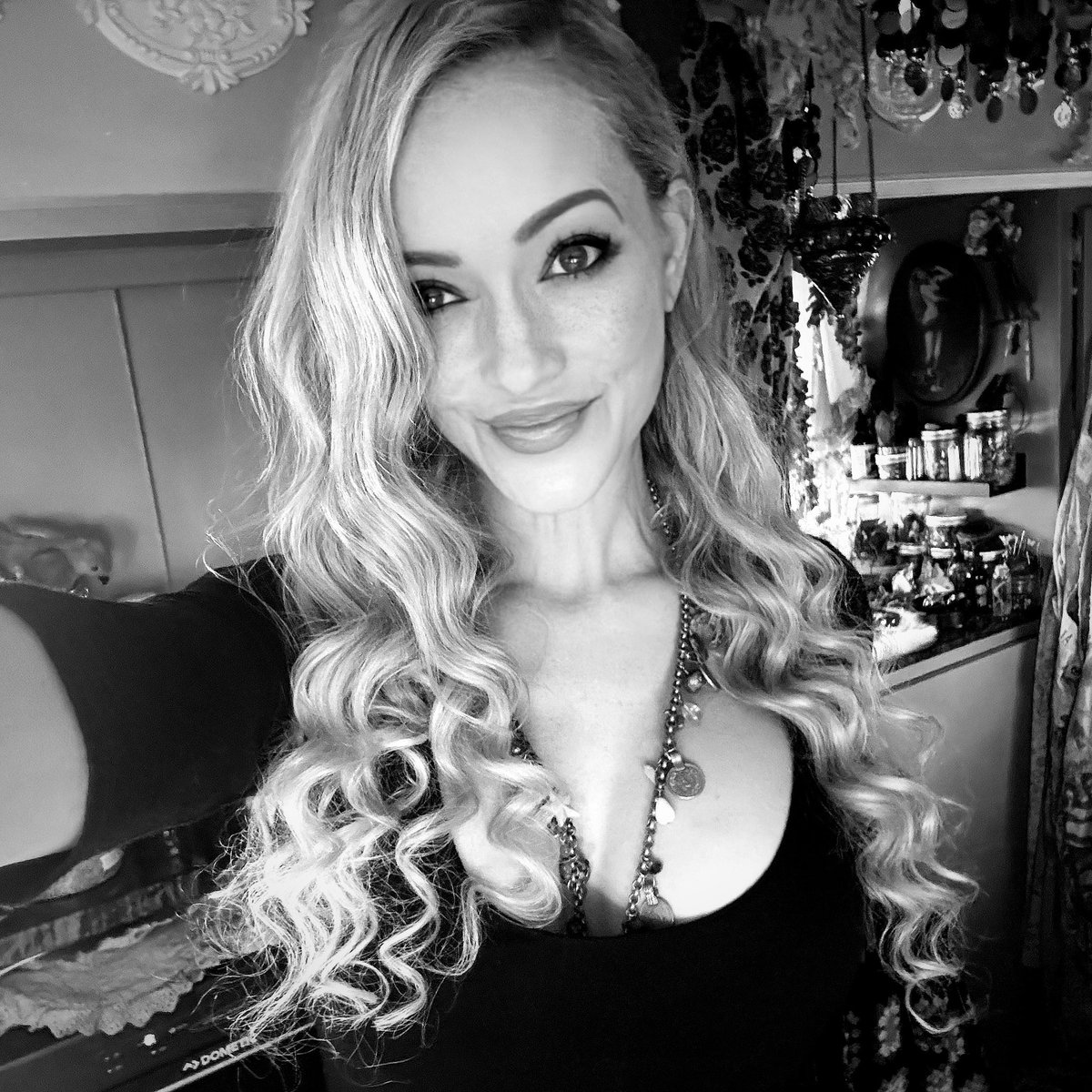 Mindy MF Robinson 🦄 tweet media