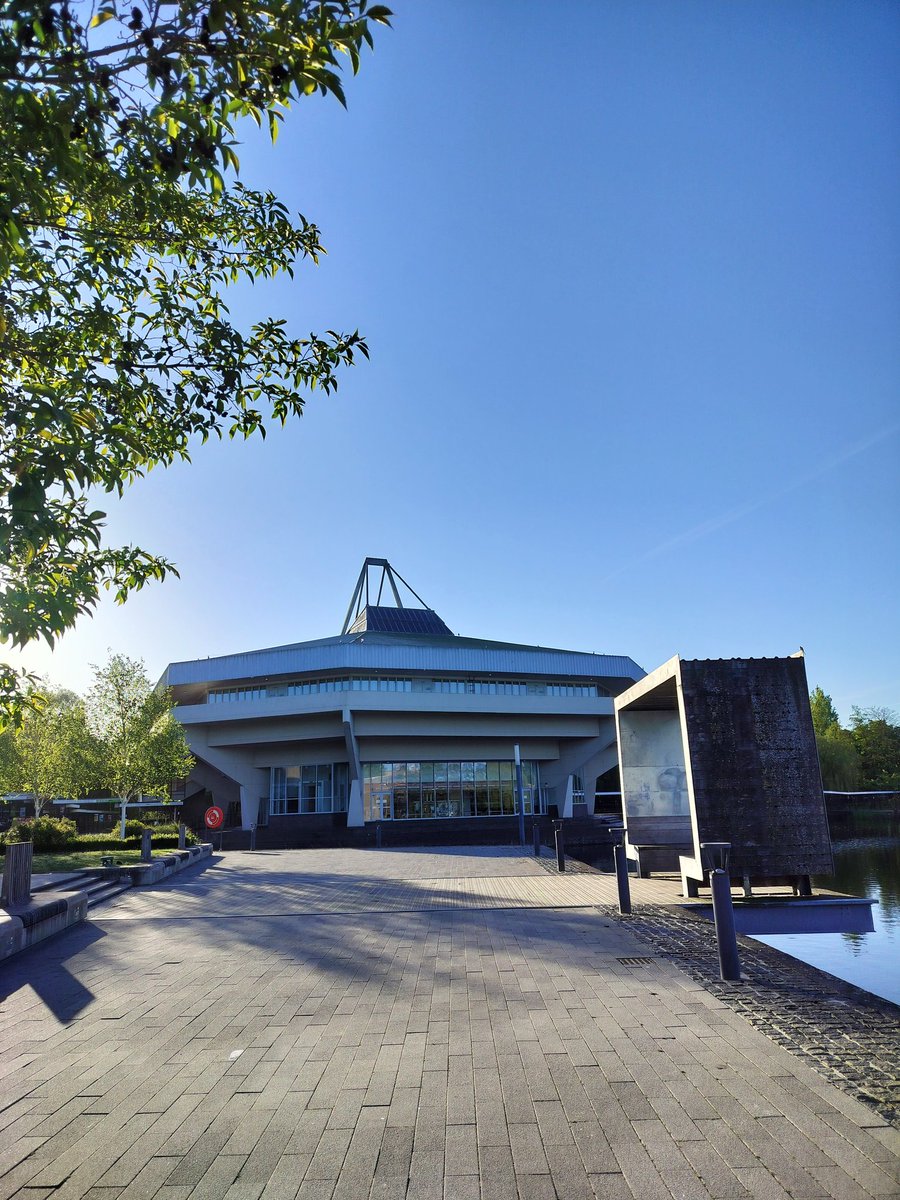 MillingtonSally's tweet image. Morning 5km run 
Loving the sunshine and blue skies. That felt really good on a loop around the uni. 
Happy Thursday 😀🏃‍♀️
#York #Running
