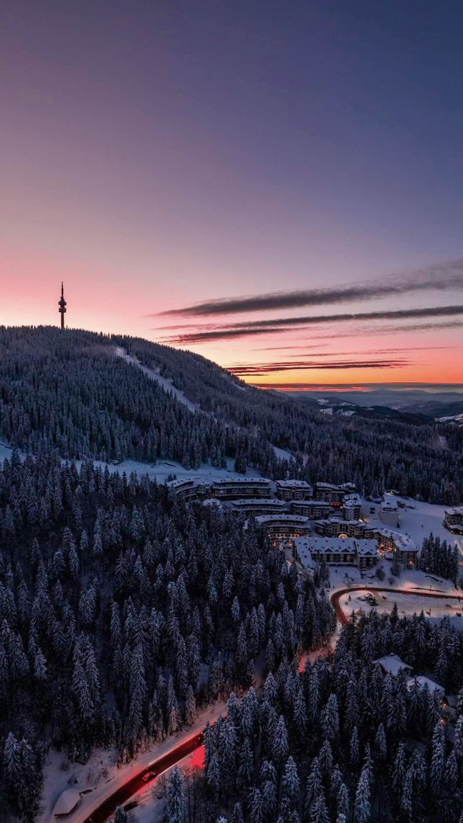 BKocaomer's tweet image. En büyük geri dönüş, kendinizi yeniden 
kendiniz gibi hissetmenizi sağlamaktır.

#Bulgaria #Snow #Пампорово 
#Mountain