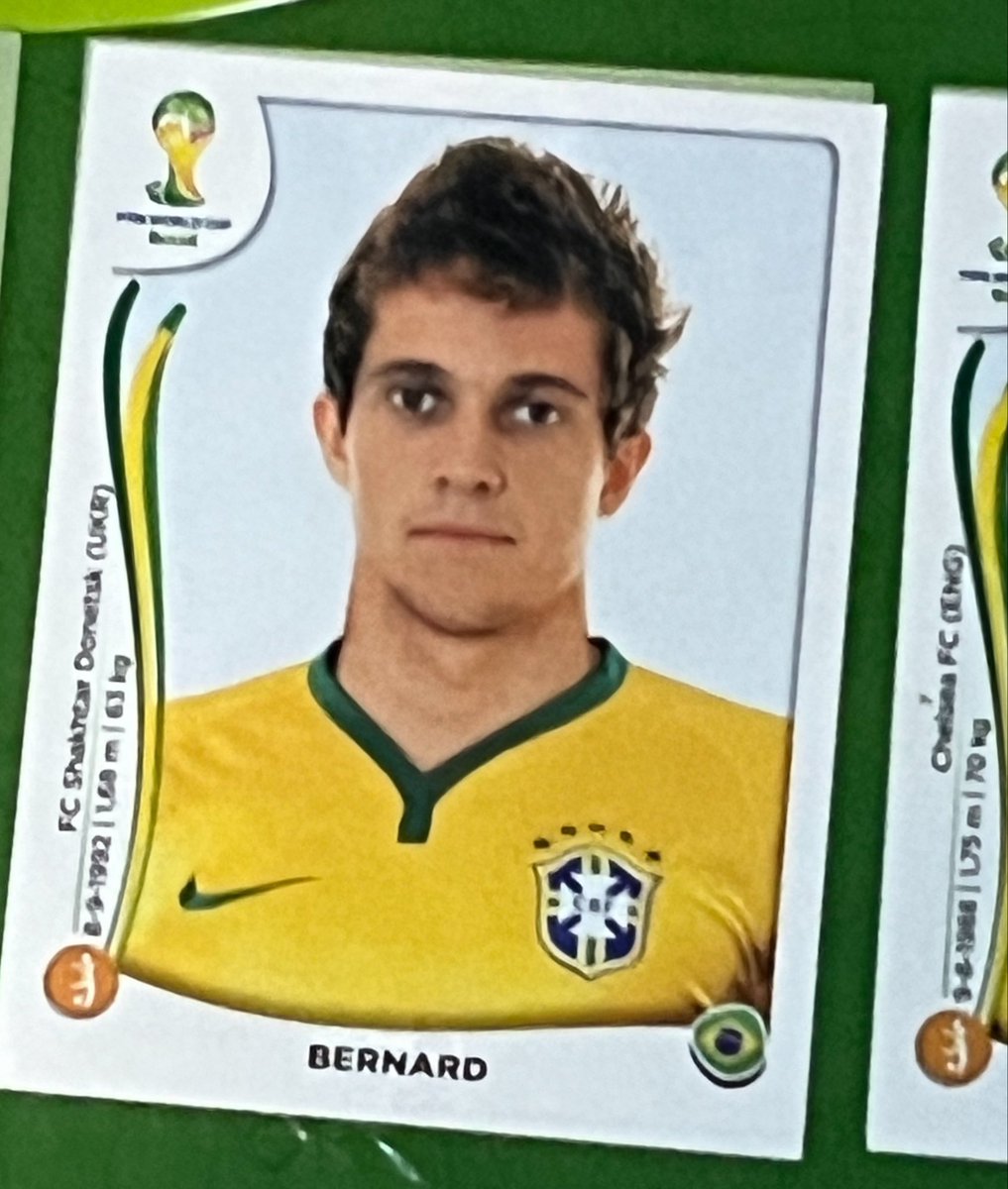 Aí você abre o seu álbum da copa de 2014 e dá de cara com isso