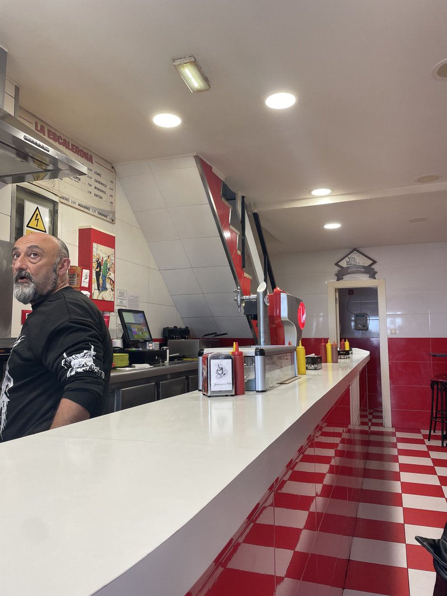 Trulli__UB's tweet photo. Ni Champions Burger ni pollas, esta es la mejor hamburguesería de Asturias sin discusión. Dónde estoy? 🍔 https://t.co/cRVVBH1BUT