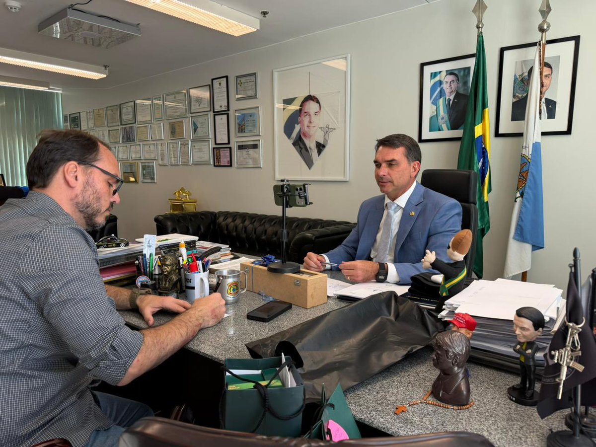 Carlos Bolsonaro tweet media