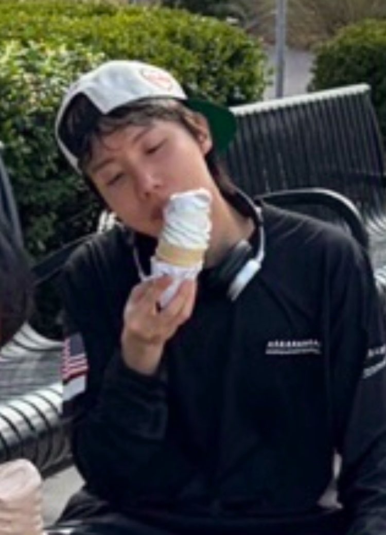 HobiCasa ⊙⊝⊜ARIRANG l🏊‍♂️🔴 YOUR, MY HOPE💖👟 tweet media