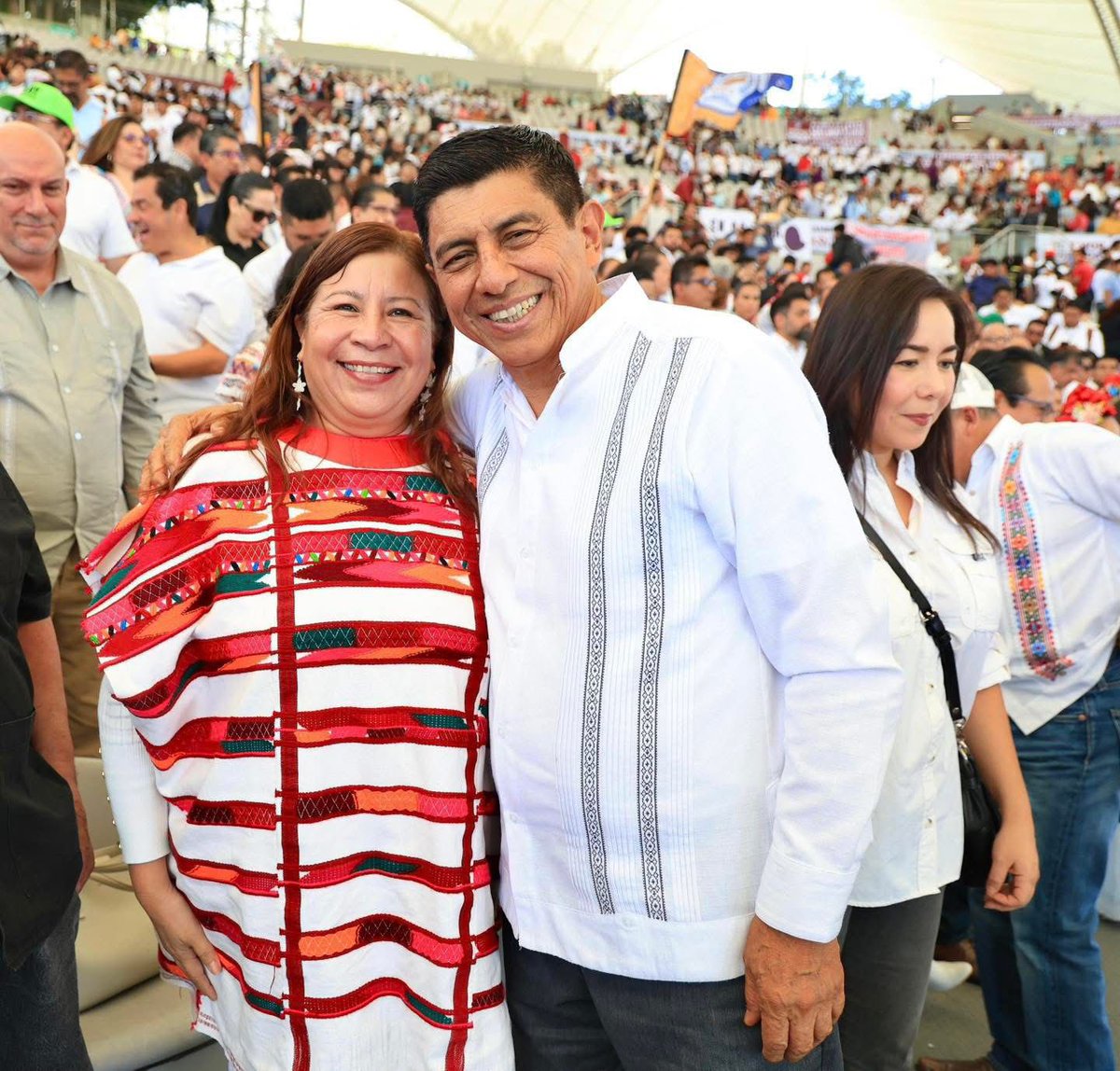 salomonj's tweet photo. Felicito a @JuanitaCruzCruz, Directora General del Instituto de Planeación para el Bienestar Oaxaca, por su cumpleaños. 

Reconozco y agradezco su compromiso y trabajo por el bienestar de las familias oaxaqueñas. Que este nuevo año esté lleno de éxitos. 🙌🏽 https://t.co/lZHTPvYBYo