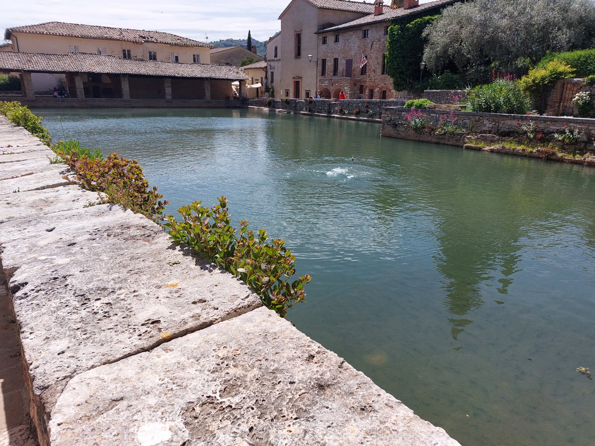 YorkshireGP's tweet photo. Bagno Vignoni clearly illustrates the synergy between an ancient healing site &amp; its natural setting. An inscription explains that L T Paterno dedicated a temple there following his recovery. We can still learn from our forbears @romanarchaeouk @wmarybeard https://t.co/usnzxyM6ms