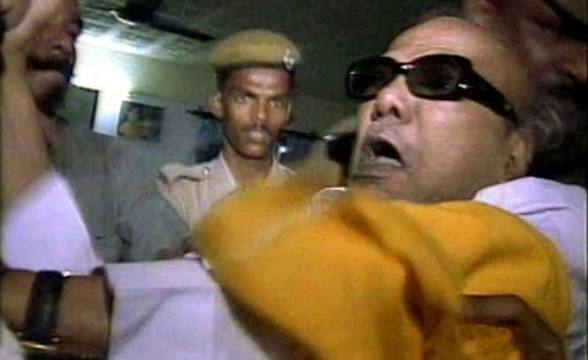 ameyahardas's tweet image. The CRPF needs to pick her up and throw into the Hoogly river...similar to how DMK clown 🤡 Karunanidhi was picked up by the Jayalalitha Police