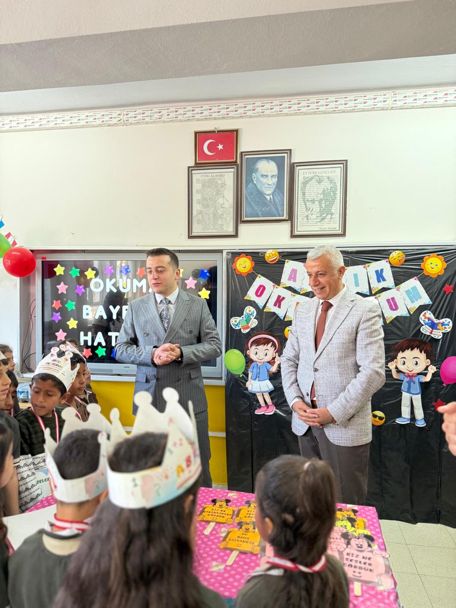 YazIlce's tweet photo. @tcmeb @tcyazihan @MalatyaMem @behcet_bakir @KILINSadun 3) Salonda bulunan veliler de çocuklarının bu anlamlı başarısına tanıklık etmenin mutluluğunu yaşadı. + https://t.co/CHBvTcbu1A