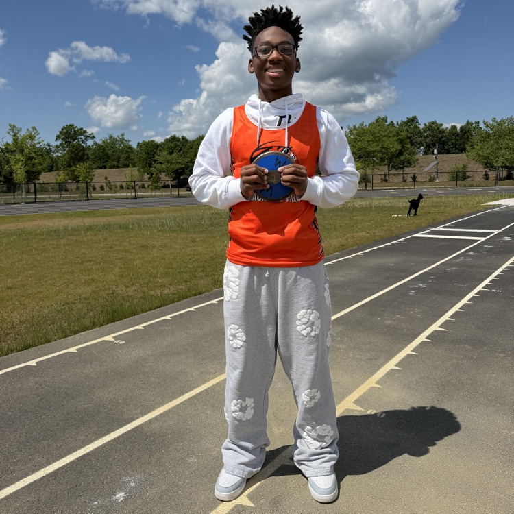FredSchools's tweet photo. Let's face it. The proof is in the pudding. WGMS Tigers ROCK! Major congratulations to Omari Thompson, an esteemed and dedicated 8th grade student-athlete who recently broke the state record for discus! That's right - HE's NUMBER 1!!! 🔥🐅. We are proud of you, Omari. Let's go! https://t.co/x5jlWvD25E