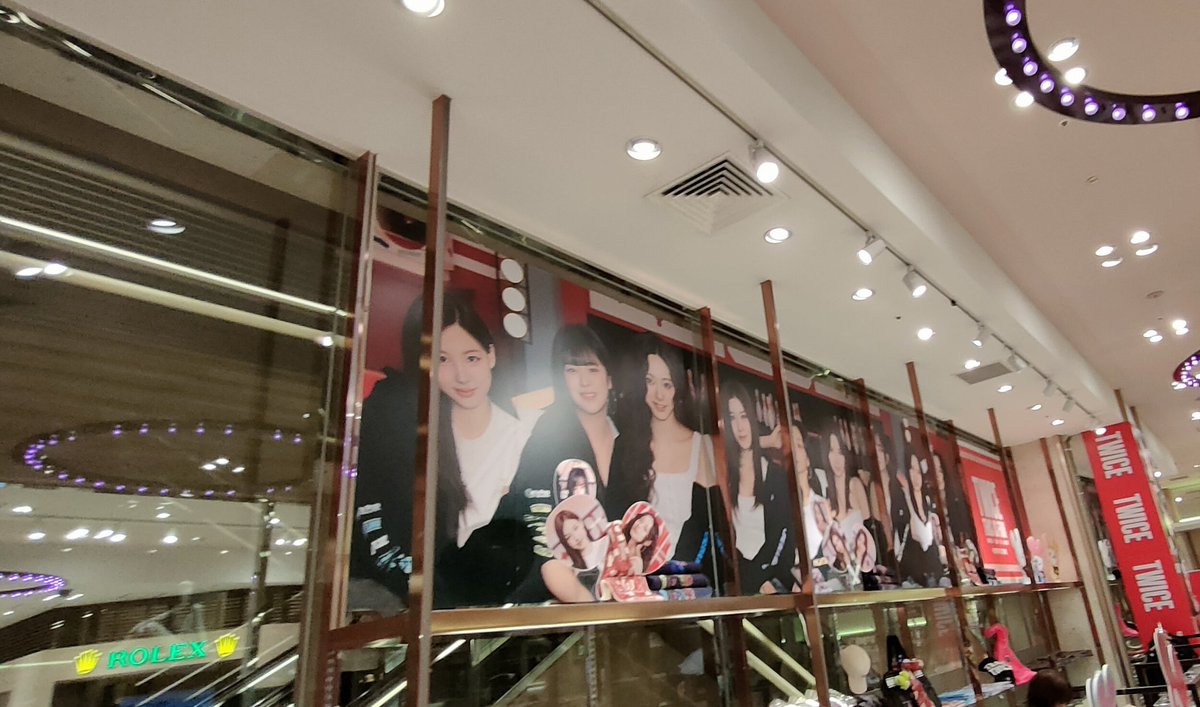 TWICE ポップアップ THIS IS FOR 国立 ウィンドブレーカー サナ TWICE サナ ウィンドブレーカー【L】トレカ&サンキューカード付き