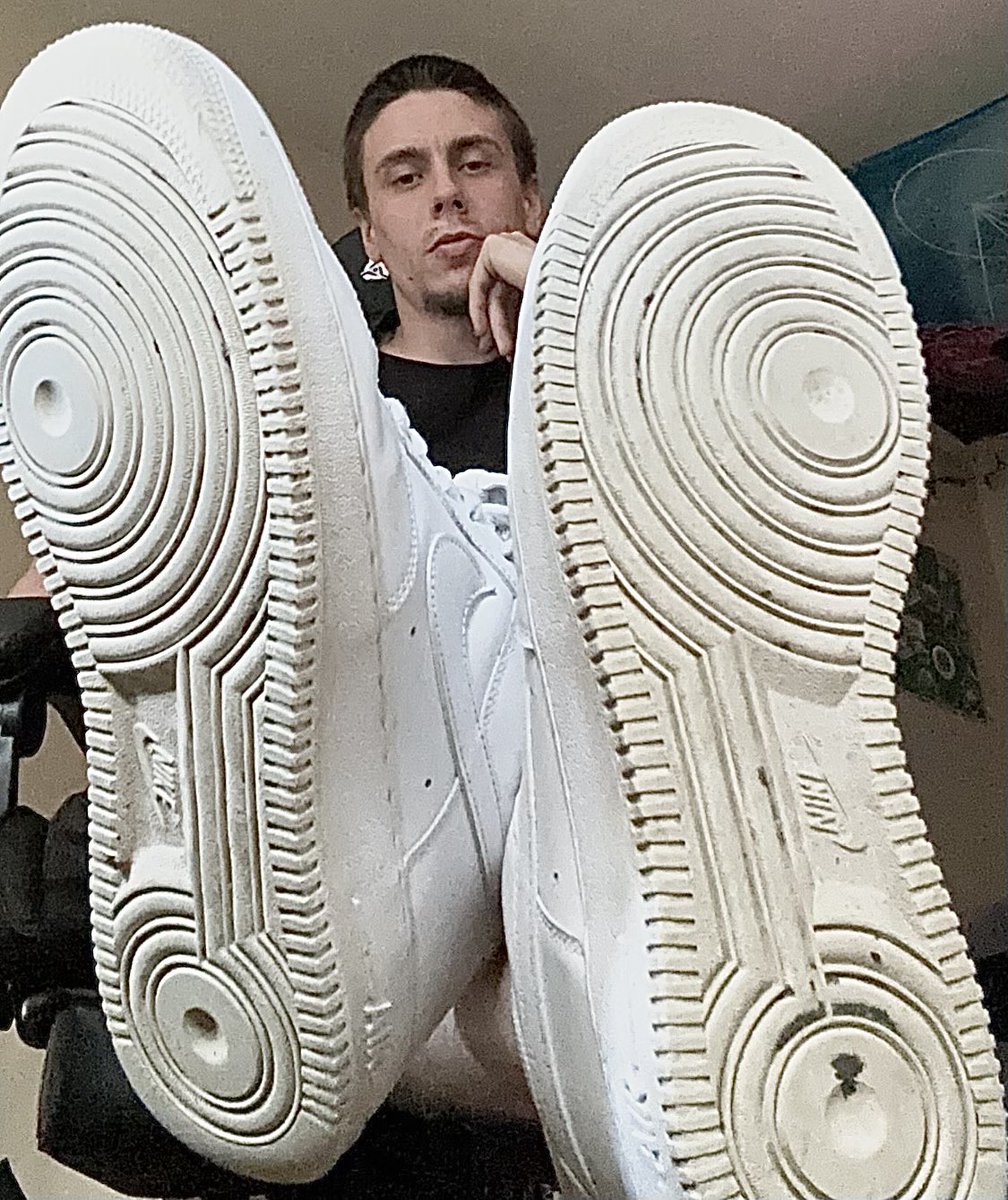 CashMasterSet12's tweet image. Who’s gonna get the pleasure of being under my stream desk worshipping these size 11s ON FTF 🤑 #alpha #findom #footmaster #feet #malefeet #cashmaster