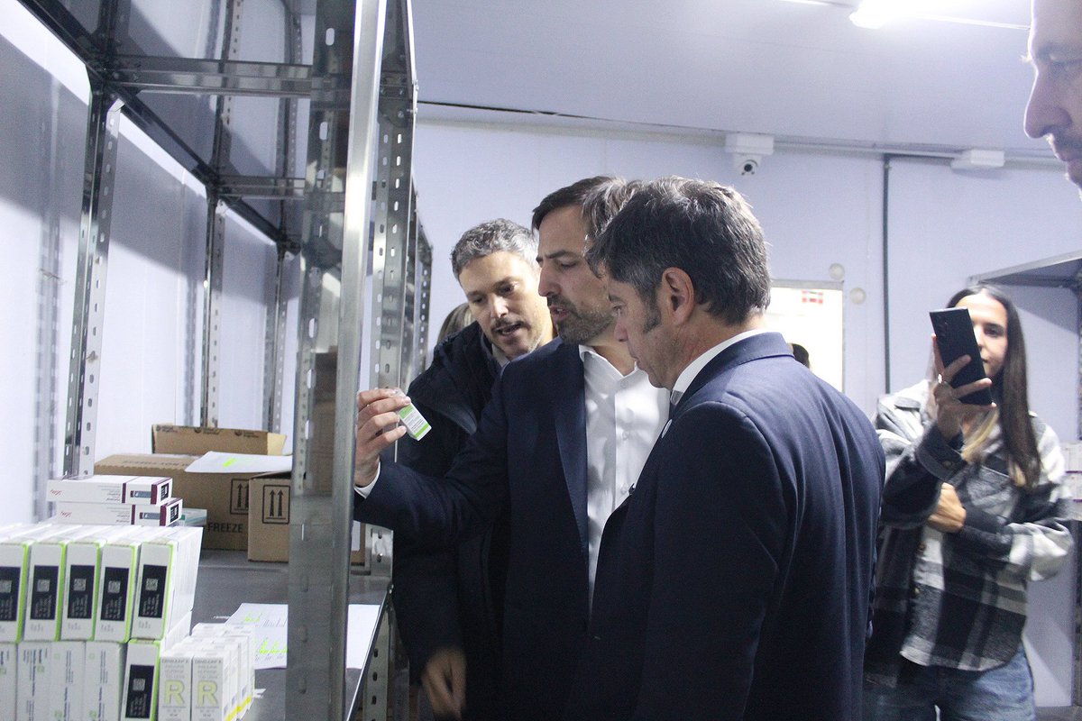 nkreplak's tweet photo. Sin medicamentos, no hay derecho a la salud.

Ante el cierre del programa Remediar por parte del Gobierno nacional, en la Provincia de Buenos Aires redoblamos esfuerzos para garantizar el acceso a medicamentos. Vamos a hacer todo lo posible para no dejar a ningún bonaerense solo. Pero se está cerrando el mayor programa de dispensa de medicamentos del país, que cubría el 85% de las enfermedades mas frecuentes.