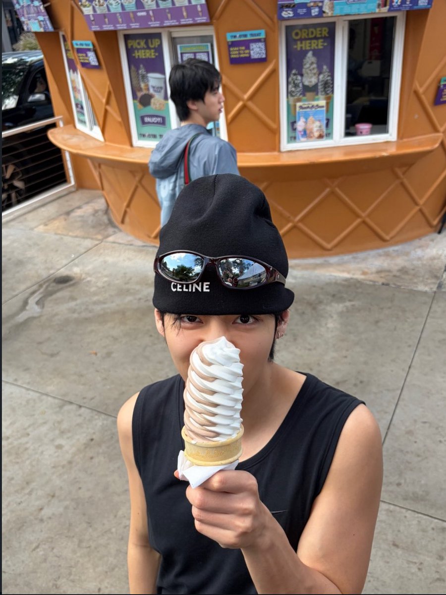 BTS___KTHV_95's tweet photo. 아이스크림 좋아하세요? 🍦 https://t.co/U1TFFrjAdn