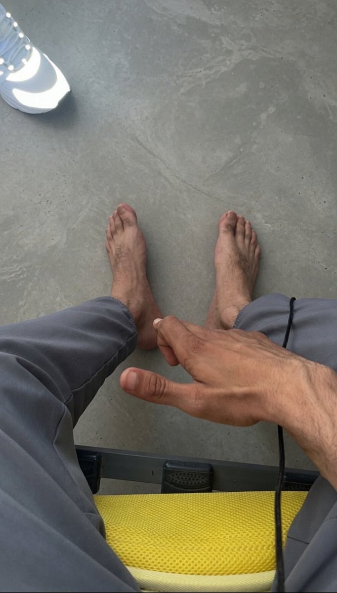 ArabDom2244's tweet image. A bitch to massage my alpha feet 🐶🇲🇦 #arab #mnwo #soles