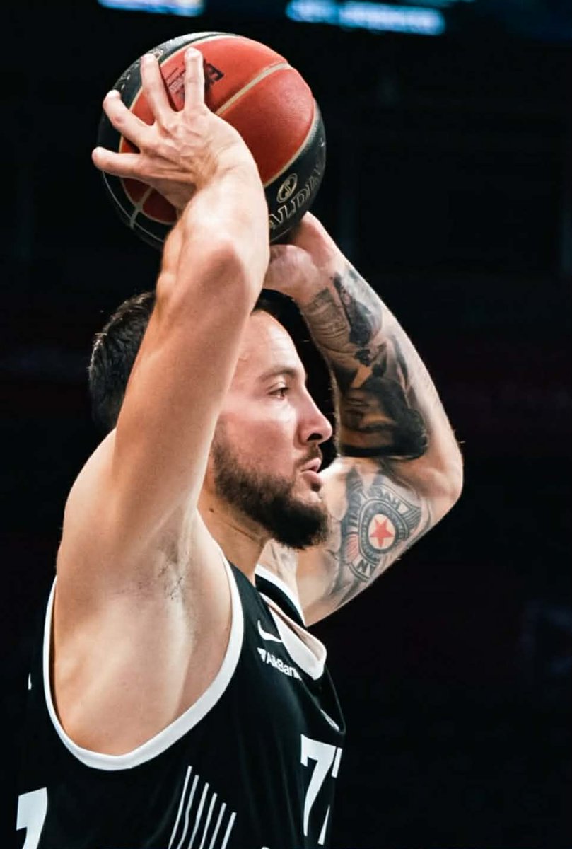 ЖО СЕ ВРАТИО.,
🖤🤍🏆💪