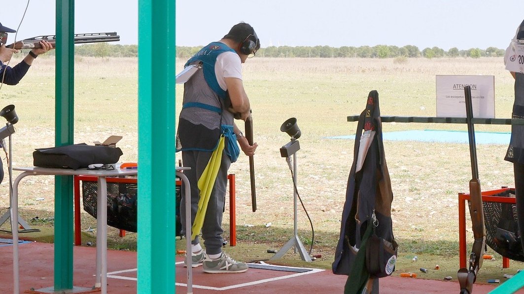 rfedeto's tweet image. 4️⃣ Categoría

🥇 LÓPEZ BELTRÁN, Iván (GAL) 175
🥈 GÓMEZ, Ricardo (RIO) 172
🥉 OLANDIA, Javier (CAL) 127

♂️ Veterano

🥇 OTERO, Isaac (GAL) 187
🥈 FERNÁNDEZ, Luis Adriano (CAL) 186
🥉 CURTO, Sílver (CAT) 185

#FosoUniversal #escopeta #shotgun