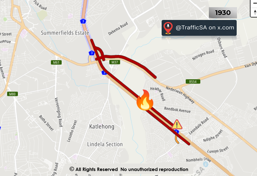 TrafficSA's tweet photo. JHB - N3 Route: π₯π₯#Protesting #Spruitview https://t.co/K9R62wEyf9
