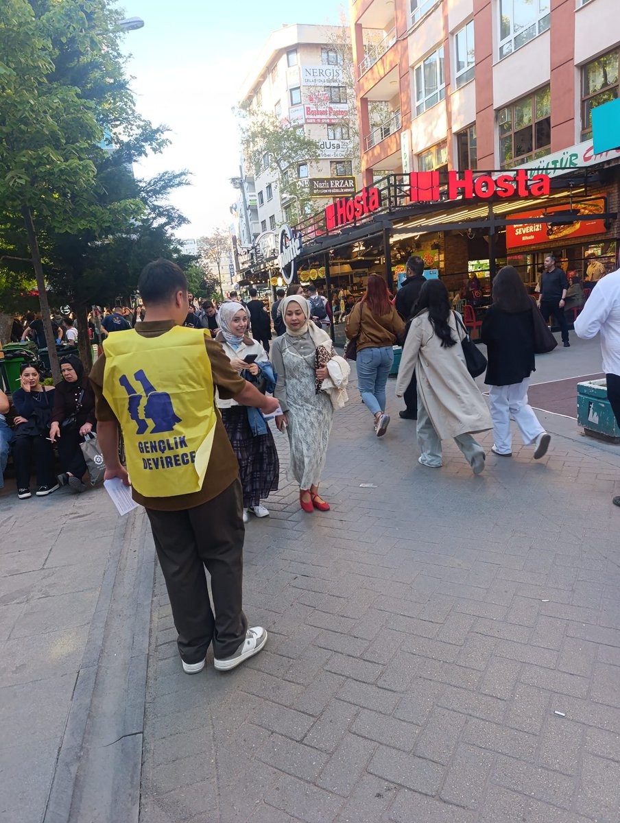 gdevirecek107's tweet photo. 1 Mayıs'ta Ankara'da kortejin hazır! ⬇️

https://t.co/uyurtgFAns

Ankara Karanfil sokakta 1 Mayıs'a yönelik çağrımızı bildirilerle yaygınlaştırdık. 

📌 1 Mayıs 11:00'da Ankara AKM önünde buluşuyoruz! https://t.co/hyl1VnHMO5