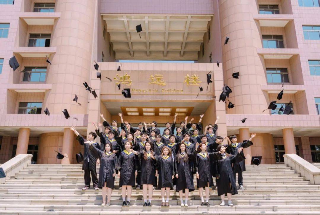 naveen_swaru's tweet image. "Grad cap up, memories locked—four years of late nights, inside jokes, and 'we did it' moments. Here’s to the ones who turned classes into adventures.  #ClassOf2024"