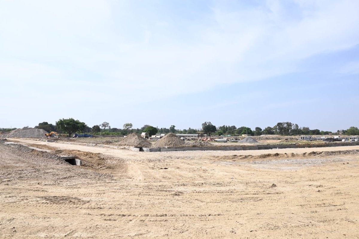 ayodhyadevauth's tweet image. अयोध्या में हरियाली व फिटनेस को बढ़ावा 🌿

अयोध्या विकास प्राधिकरण द्वारा वशिष्टकुंड योजना के पार्क (G-9, G-11, G-14) का ₹93.72 लाख से विकास।

ओपन जिम, वॉकिंग ट्रैक व प्ले एरिया के साथ बनेंगे ग्रीन फिटनेस ज़ोन।

#अयोध्या #GreenAyodhya #SmartCity