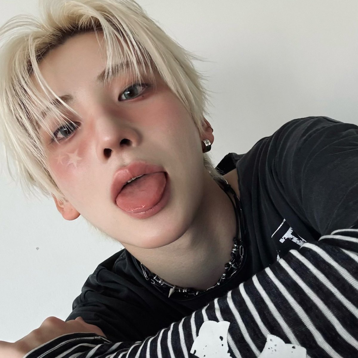 joyumthinker's tweet photo. how to fail (miserably) at being a sugar daddy
— by joyumthinker

⌗ jyoyum / 🍚🐱
⌗ (m/m) - explicit
⌗ complete (1/1) - 21.4k
⌗ inexperienced sugar daddy!jyo, sugar baby!yum, smut, check tags for more details

⌗ link: https://t.co/4XMpKVQRmO https://t.co/7wD4QTdcdj