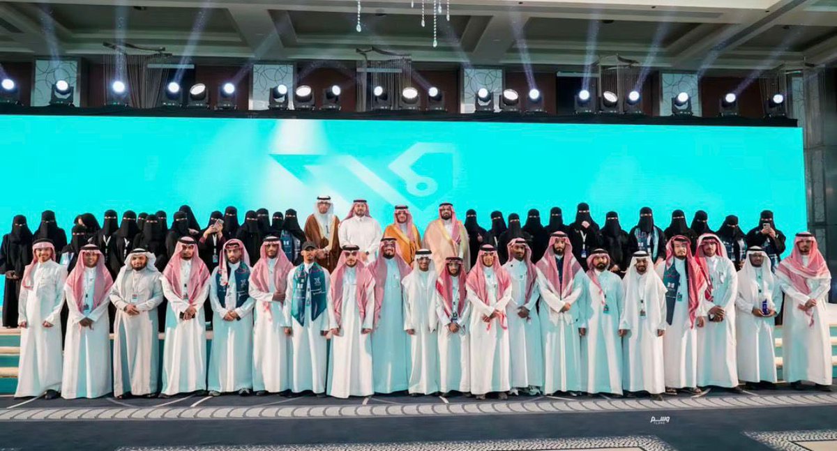 أُ tweet media