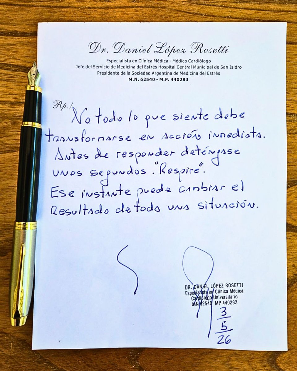 DrLopezRosetti's tweet photo. A veces, lo más importante no es reaccionar sino detenerse.
Entre lo que sentís y lo que hacés hay un instante.  Y en ese instante, una decisión.
Respirar, esperar unos segundos, pensar, puede cambiar el resultado de toda una situación.
Buen domingo! Los leo. https://t.co/CjhsOghOUQ