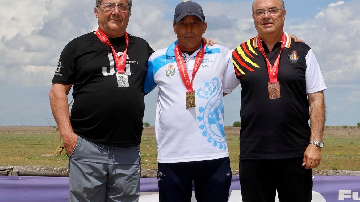 rfedeto's tweet image. 4️⃣ Categoría

🥇 LÓPEZ BELTRÁN, Iván (GAL) 175
🥈 GÓMEZ, Ricardo (RIO) 172
🥉 OLANDIA, Javier (CAL) 127

♂️ Veterano

🥇 OTERO, Isaac (GAL) 187
🥈 FERNÁNDEZ, Luis Adriano (CAL) 186
🥉 CURTO, Sílver (CAT) 185

#FosoUniversal #escopeta #shotgun