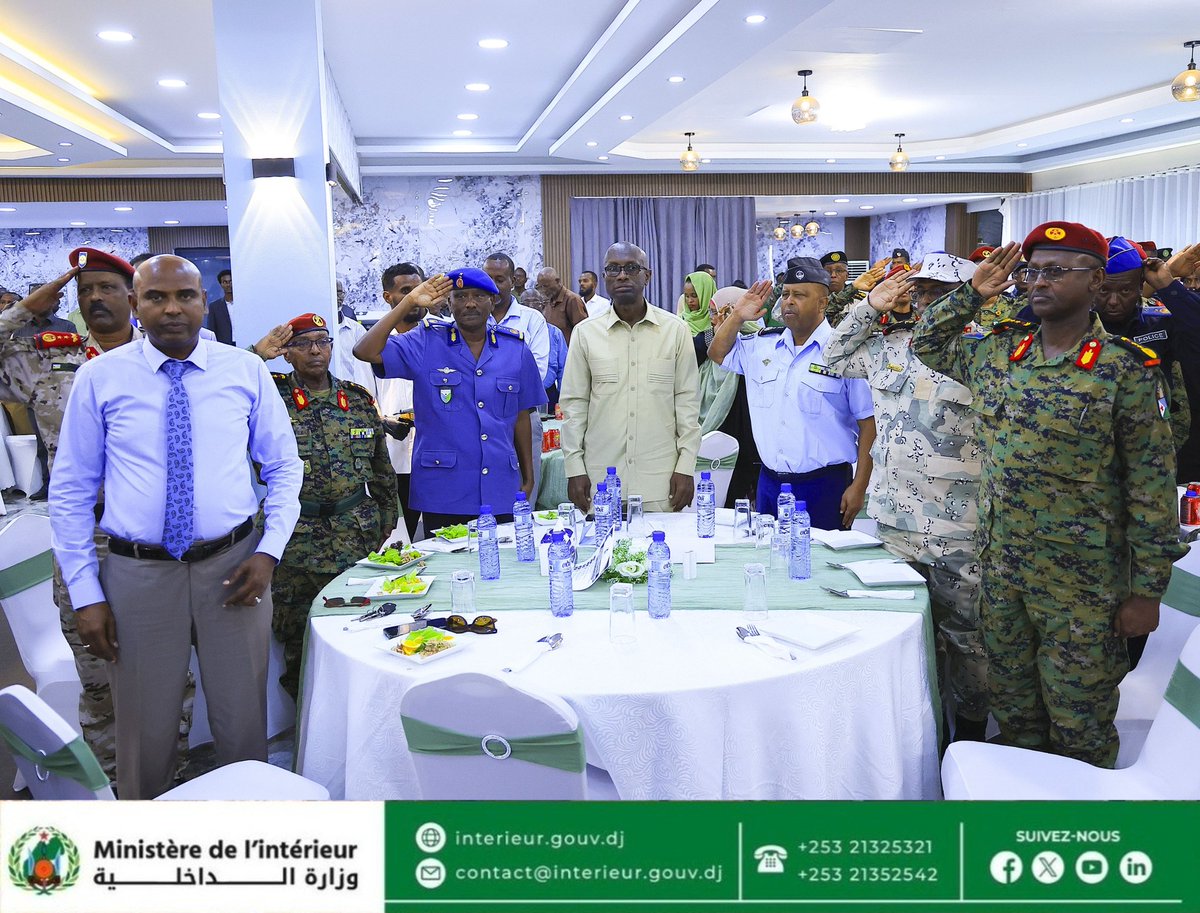 Min_Int_Djib's tweet photo. 𝐋𝐞 𝐌𝐢𝐧𝐢𝐬𝐭𝐫𝐞 𝐝𝐞 𝐥'𝐈𝐧𝐭é𝐫𝐢𝐞𝐮𝐫 𝐫𝐞𝐦𝐞𝐫𝐜𝐢𝐞 𝐥𝐞𝐬 𝐝é𝐩𝐚𝐫𝐭ements 𝐚𝐲𝐚𝐧𝐭 𝐜𝐨𝐧𝐭𝐫𝐢𝐛𝐮é 𝐚𝐮 𝐛𝐨𝐧 𝐝é𝐫𝐨𝐮𝐥𝐞𝐦𝐞𝐧𝐭 𝐝𝐞 𝐥'é𝐥𝐞𝐜𝐭𝐢𝐨𝐧 𝐩𝐫é𝐬𝐢𝐝𝐞𝐧𝐭𝐢𝐞𝐥𝐥𝐞 𝐝𝐮 𝟏𝟎 𝐚𝐯𝐫𝐢𝐥 𝟐𝟎𝟐𝟔

📌  𝙎𝙤𝙣 𝙀𝙭𝙘𝙚𝙡𝙡𝙚𝙣𝙘𝙚 𝙈𝙤𝙣𝙨𝙞𝙚𝙪𝙧 𝙎𝙖𝙞𝙙 𝙉𝙤𝙪𝙝 𝙃𝙖𝙨𝙨𝙖𝙣, 𝙈𝙞𝙣𝙞𝙨𝙩𝙧𝙚 𝙙𝙚 𝙡'𝙄𝙣𝙩é𝙧𝙞𝙚𝙪𝙧,a organisé ce jeudi 30 avril 2026, un déjeuner de remerciement en hommage aux 𝙙𝙞𝙛𝙛é𝙧𝙚𝙣𝙩𝙨 𝘿é𝙥𝙖𝙧𝙩𝙚𝙢𝙚𝙣𝙩𝙨 𝙚𝙩 𝙖𝙪𝙭 𝙛𝙤𝙧𝙘𝙚𝙨 𝙙𝙚 𝙙é𝙛𝙚𝙣𝙨𝙚 𝙚𝙩 𝙙𝙚 𝙨é𝙘𝙪𝙧𝙞𝙩é ayant contribué au bon déroulement 𝙙𝙚𝙨 É𝙡𝙚𝙘𝙩𝙞𝙤𝙣𝙨 𝙋𝙧é𝙨𝙞𝙙𝙚𝙣𝙩𝙞𝙚𝙡𝙡𝙚𝙨 𝙙𝙪 𝟭𝟬 𝘼𝙫𝙧𝙞𝙡 𝟮𝟬𝟮𝟲.

🎯 Cette cérémonie, a rassemblé les responsables 𝙙𝙚𝙨 𝙘𝙤𝙧𝙥𝙨 𝙙𝙚𝙨 𝙛𝙤𝙧𝙘𝙚𝙨 𝙙𝙚 𝙙é𝙛𝙚𝙣𝙨𝙚 𝙚𝙩 𝙙𝙚 𝙨é𝙘𝙪𝙧𝙞𝙩é , 𝙡𝙚𝙨 𝙥𝙧é𝙛𝙚𝙩𝙨, l'ensemble des  𝐬𝐨𝐮𝐬 𝐩𝐫é𝐟𝐞𝐭𝐬 de l'ensemble du territoire, 𝙡𝙚𝙨 𝙙𝙞𝙧𝙚𝙘𝙩𝙚𝙪𝙧𝙨 𝙜é𝙣é𝙧𝙖𝙪𝙭 𝙚𝙩 𝙙𝙞𝙧𝙚𝙘𝙩𝙚𝙪𝙧𝙨 𝙙𝙚 𝙡'𝙖𝙙𝙢𝙞𝙣𝙞𝙨𝙩𝙧𝙖𝙩𝙞𝙤𝙣 𝙙𝙪 𝙢𝙞𝙣𝙞𝙨𝙩è𝙧𝙚, 𝙡𝙚𝙨 𝙘𝙖𝙙𝙧𝙚𝙨 𝙚𝙩 𝙥𝙚𝙧𝙨𝙤𝙣𝙣𝙚𝙡𝙨 𝙙𝙪 𝙢𝙞𝙣𝙞𝙨𝙩è𝙧𝙚 , les partenaires techniquss du Ministère ayant contribué au bon déroulement du scrutin présidentiel.

1/2