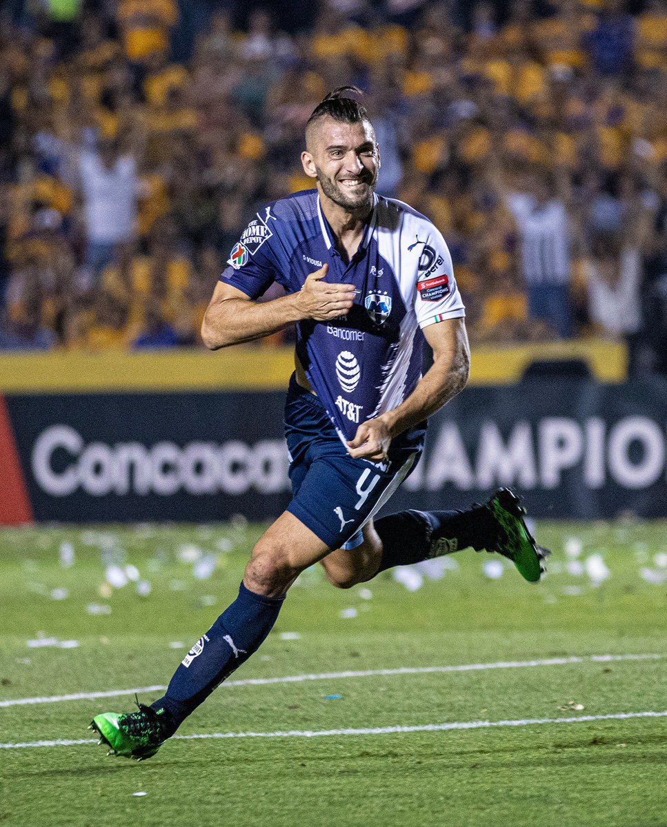 BlueCFM_'s tweet photo. Le dieron la papa más caliente del momento en el fútbol mexicano, muy poco o casi nada es responsabilidad de él.

Seguirás siendo leyenda toda la vida de Monterrey, Nico querido. https://t.co/VxnDtFUCRr