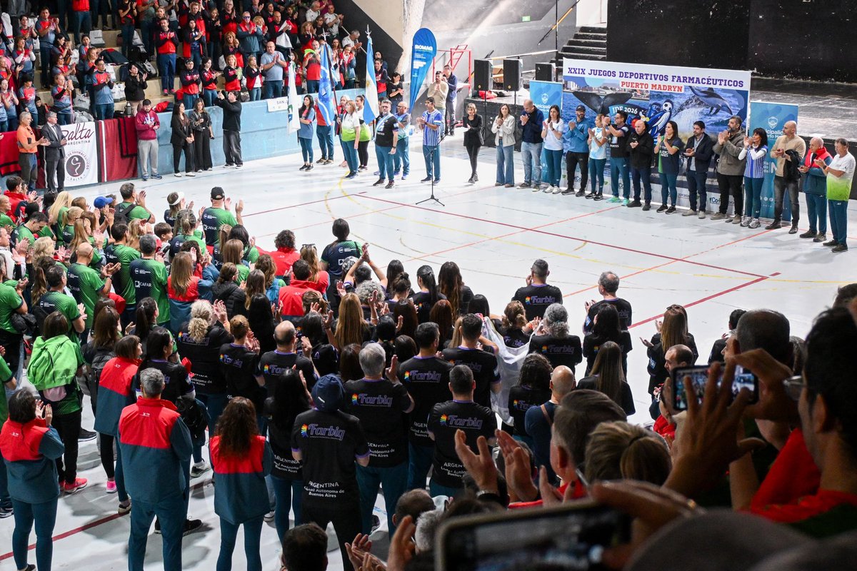 Gus_Sastre's tweet photo. INICIARON LOS JUEGOS DEPORTIVOS FARMACÉUTICOS EN MADRYN

Nuestra ciudad es sede de la 29º edición del evento, que reúne a más de 1.100 competidores de todo el país, en un total de 19 delegaciones, que estarán disputando un total de 23 disciplinas deportivas.

Hoy llevamos adelante el acto inaugural junto a autoridades de la Confederación de Farmacéuticos de Argentina (CoFA) y el Colegio de Farmacéuticos de Chubut, con el desfile de los equipos, y un marco multitudinario en el Gimnasio Municipal 1. 

Para nosotros es un orgullo ser sede del encuentro, les deseamos una excelente estadía en #Madryn, que sea una gran experiencia para todos! 

Bienvenidos a #LaMásLinda