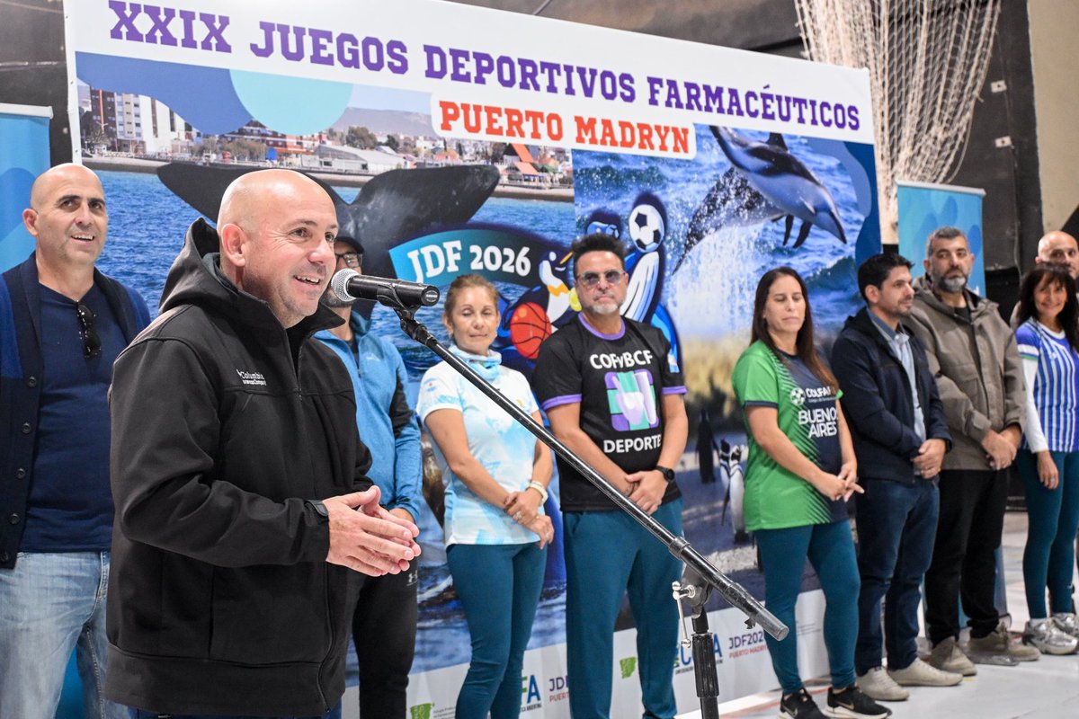 Gus_Sastre's tweet photo. INICIARON LOS JUEGOS DEPORTIVOS FARMACÉUTICOS EN MADRYN

Nuestra ciudad es sede de la 29º edición del evento, que reúne a más de 1.100 competidores de todo el país, en un total de 19 delegaciones, que estarán disputando un total de 23 disciplinas deportivas.

Hoy llevamos adelante el acto inaugural junto a autoridades de la Confederación de Farmacéuticos de Argentina (CoFA) y el Colegio de Farmacéuticos de Chubut, con el desfile de los equipos, y un marco multitudinario en el Gimnasio Municipal 1. 

Para nosotros es un orgullo ser sede del encuentro, les deseamos una excelente estadía en #Madryn, que sea una gran experiencia para todos! 

Bienvenidos a #LaMásLinda