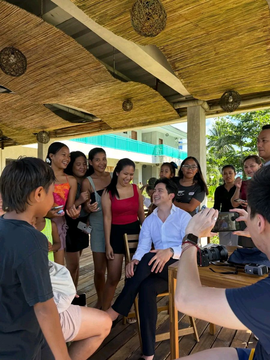 maffy0729's tweet photo. Sarap naman ng ngiti paps, enjoy ka lang dyan 🤙🏻😍
#AldenRichards #NadineLustre
 #LoveSiargao https://t.co/jbVaW1LdBt