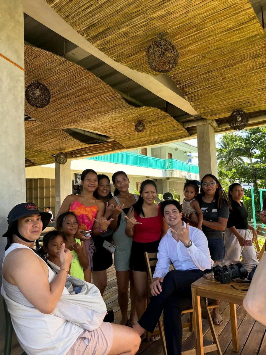 maffy0729's tweet photo. Sarap naman ng ngiti paps, enjoy ka lang dyan 🤙🏻😍
#AldenRichards #NadineLustre
 #LoveSiargao https://t.co/jbVaW1LdBt
