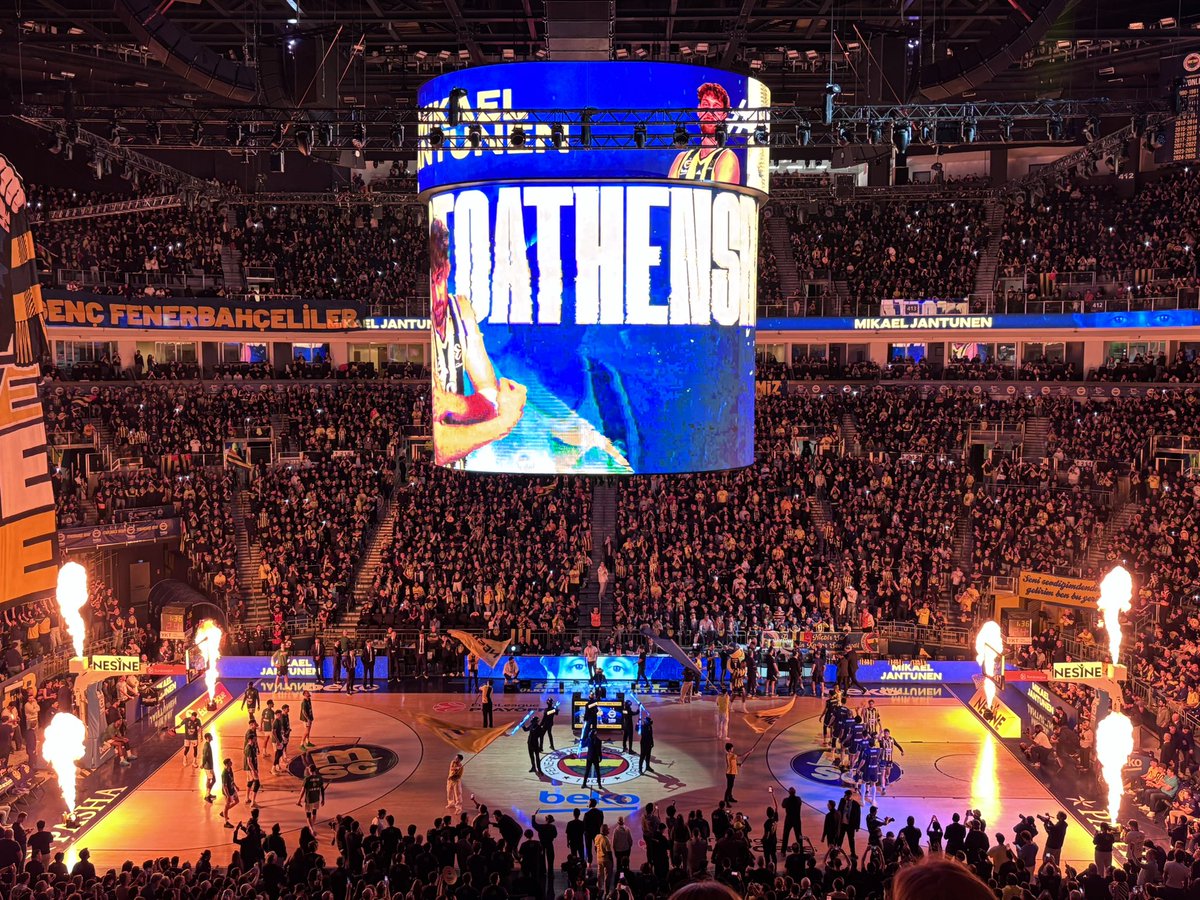 Ozitr's tweet photo. One more time Fenerbahçe 💛💙💪🏻 https://t.co/YpK8bm2UYe