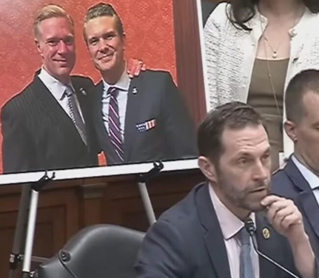 coloradopols's tweet image. “You are not being honest with President Trump.”

Rep. Jason Crow's heated questioning of Pete Hegseth was more than met the eye.

coloradopols.com/diary/223951/j… #copolitics