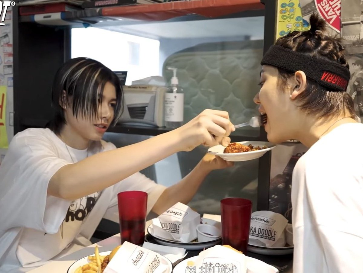 acervo ohyul 🐈‍⬛ tweet media