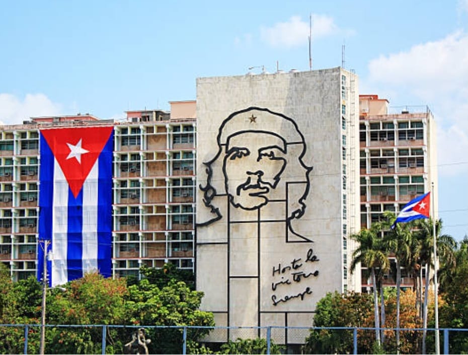 Tierra de sol y palmeras, sinsonte y cañaveral. Tierra de hombres bravos que han luchado por la libertad. Sola en el mar Caribe más firme ante los vientos que puedan venir.
#CubaEstáFirme 
#CubaNoEstáSola 
#CubaNoSeRinde 
#CubaViveEnSuHistoría