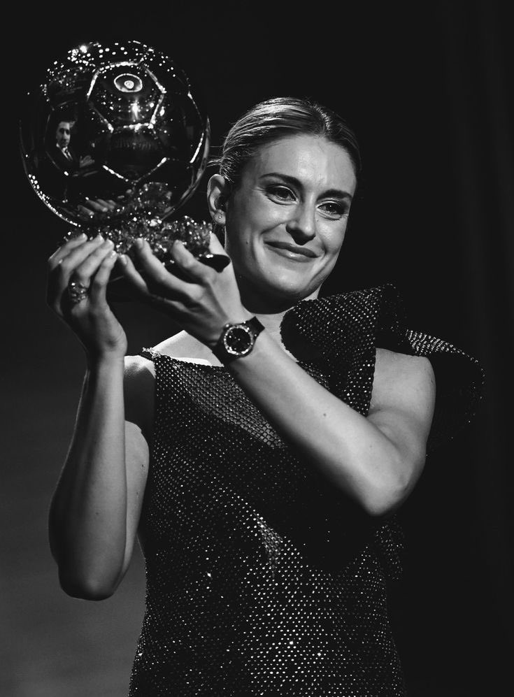 “Alexia Putellas owes absolutely nothing to anyone anymore. She has more than earned the right to choose how, when and where to write the last chapters of her sporting biography.
If she decides it’s time to say goodbye, she will leave in peace and through the front door 𝙖𝙨