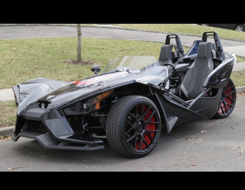 Erik_87's tweet image. @TheJohnSenning gotta try the Wendy’s honey butter chicken biscuit .. also the Slingshot is for you #VroomVroom