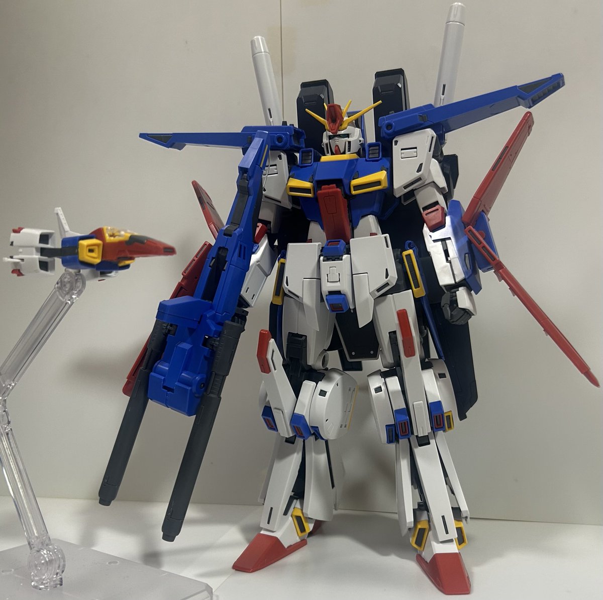 Zakugasuki1's tweet image. #強化型ダブルゼータ 完成😊

この後は #フルアーマー への換装です。
モリモリしていくのが楽しみ😊

それにしてもいろいろと大きいな💦

#MG
#ガンプラ