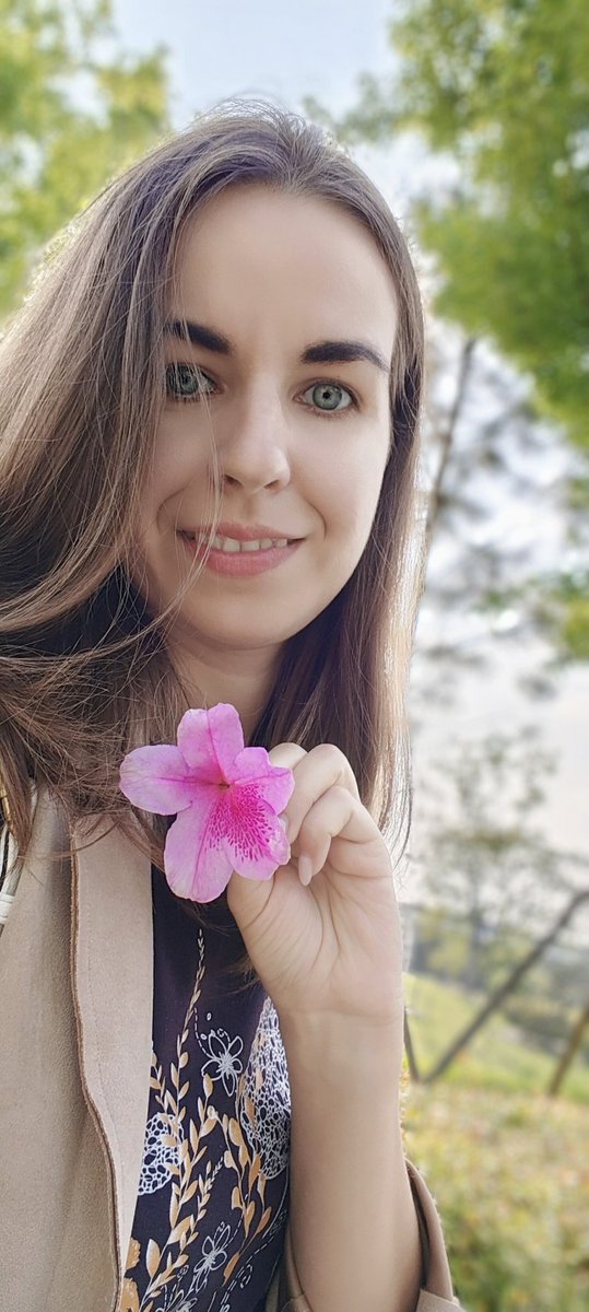 antanya2's tweet photo. Сегодня уже в метро видела кучу народа с чемоданами - начало китайской праздничной миграции.
А я полдня провела в ботаническом саду, где сейчас подходит к концу фестиваль цветов. Очень красиво, тихо и спокойно. 20 тысяч шагов почти незаметно пролетели. https://t.co/z4sSiAaWsL