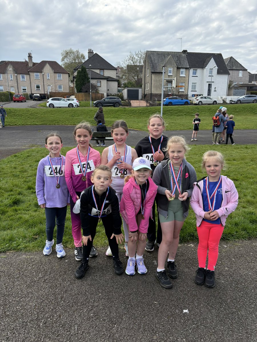 traceydough7's tweet photo. @ChrystonPrimary 
These amazing girls completed the junior jack race in no time super proud mums and dads xx https://t.co/mh7iU1lI9S