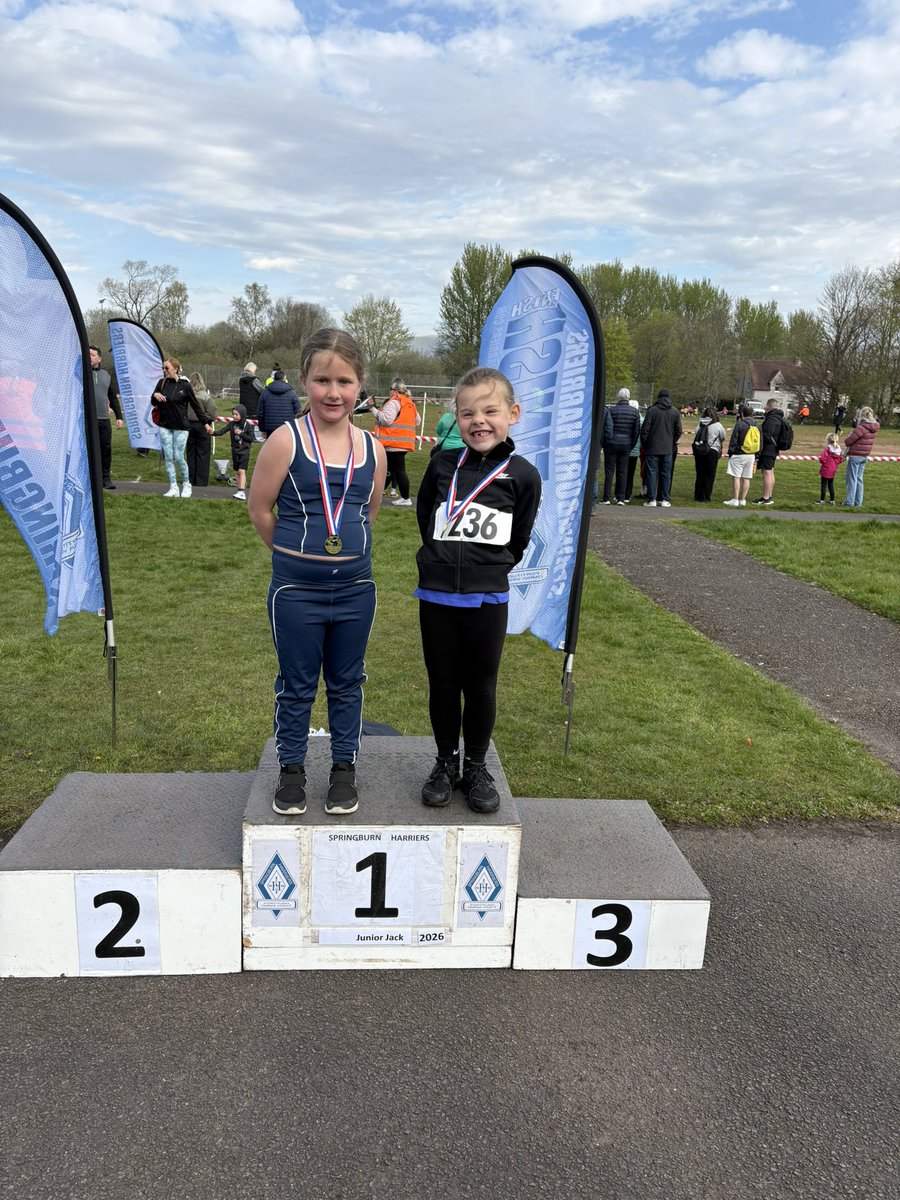 traceydough7's tweet photo. @ChrystonPrimary 
These amazing girls completed the junior jack race in no time super proud mums and dads xx https://t.co/mh7iU1lI9S