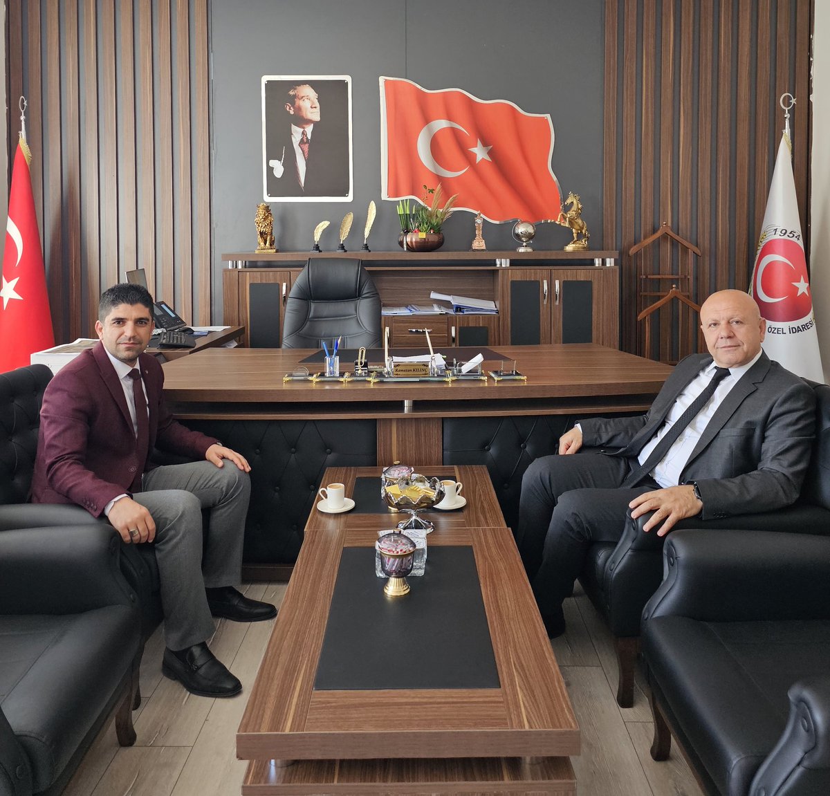 yamaniktm02's tweet photo. İl Müdürümüz Sn. Mehmet Yelken, İl Özel İdaresi Genel Sekreter Yardımcılığına atanan Sayın Ramazan KILINÇ’ı makamında ziyaretİ.

Nazik kabulleri ve misafirperverlikleri dolayısıyla teşekkür ederiz. https://t.co/Mr2OA631gt