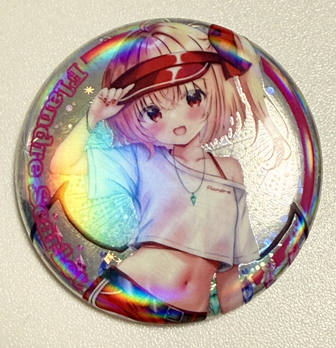 例大祭のセット用グッズとガチャガチャの当たり用缶バッジが届きましたー!色紙は表面にホログラム加工、縁はオーロラ加工してあります!2つ目のWホログラム缶バッジは後ろ側に花火のホログラムで手前はオーロラ加工、最後のはガチャガチャ当たり用のビッグホログラム加工缶バッジですー!ハートのホロ 