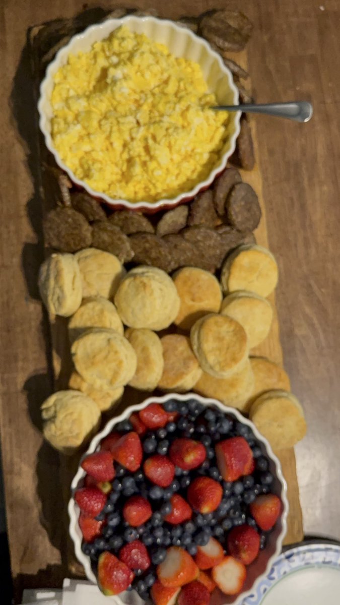 Mama__LB's tweet photo. I’ve been making breakfast boards for my family for a while. It’s now a core memory and the kids love it so much!

Food is beautiful ❤️ https://t.co/RxmHf61mYR