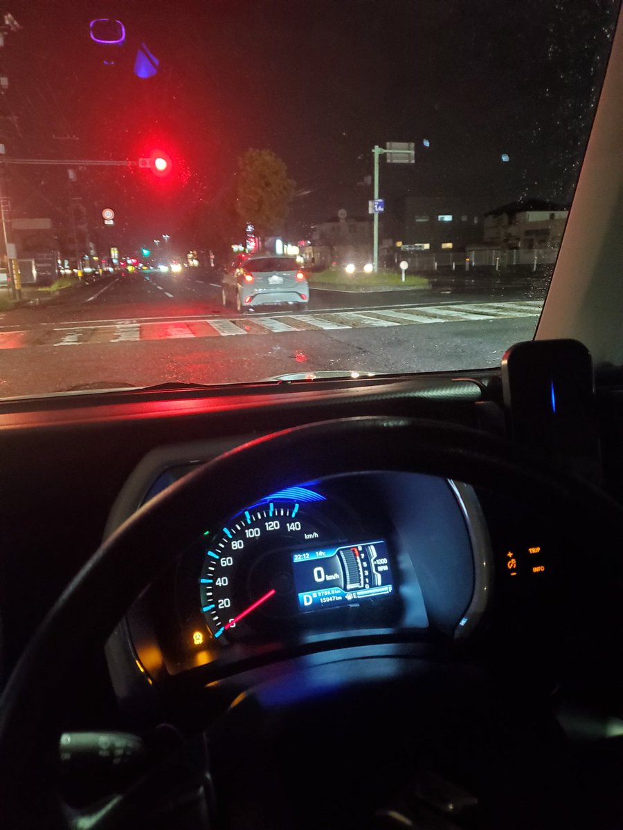 boa_a_a219's tweet image. こいつ頭大丈夫か？…
ここで止まるぐらいならいけばいいのに
#車