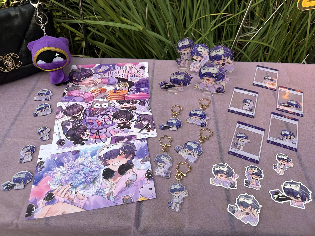Here are the full items from the thank you gift.

Again, thank you to the greatest artists, designer and beloved contributors to make this happen💜muahhh💋

#shxtou #ShouDay2025 

<a href="/yue_yue1102/">Qing 🍃 Comms & Reposts!</a> 
<a href="/rillia_rei/">✨Rillia🌸ฅ^•ﻌ•^ฅ💜</a> 
@/haera_sov